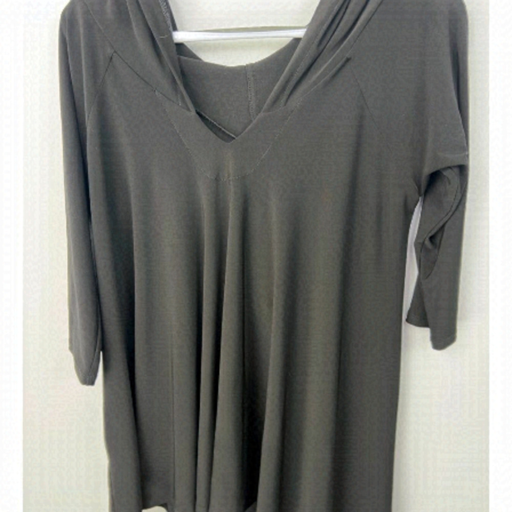 𝅺NWOT Joseph Ribkoff, Black Shirt, with Hood, Size 8